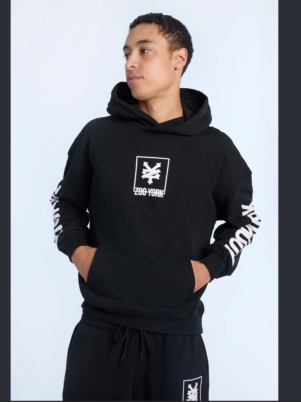Zoo York Men's skater grunge Black Hoodie with Sleeve Logo med